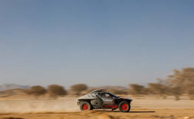El Audi RS Q e-tron E2, durante el test en Arabia Saudí.  Audi Sport