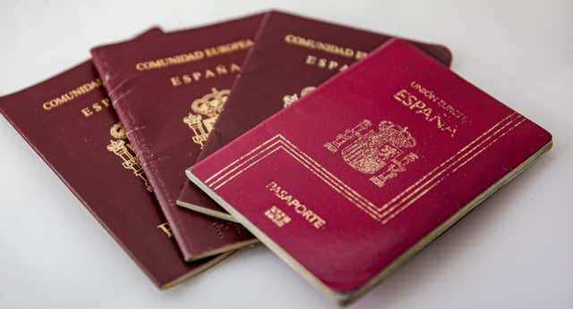 Las consecuencias de las nacionalizaciones a golpe de BOE: una inglesa y un alemán de pareja española en patinaje