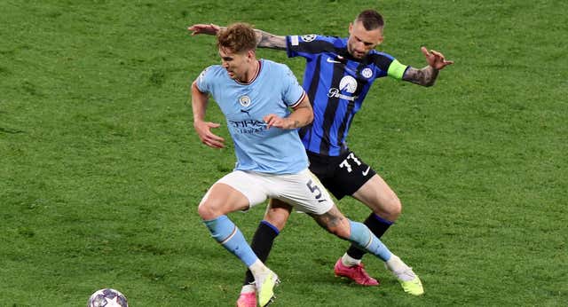 El Al Nassr llega a Milán y quiere cerrar el fichaje de Brozovic con 20 millones anuales