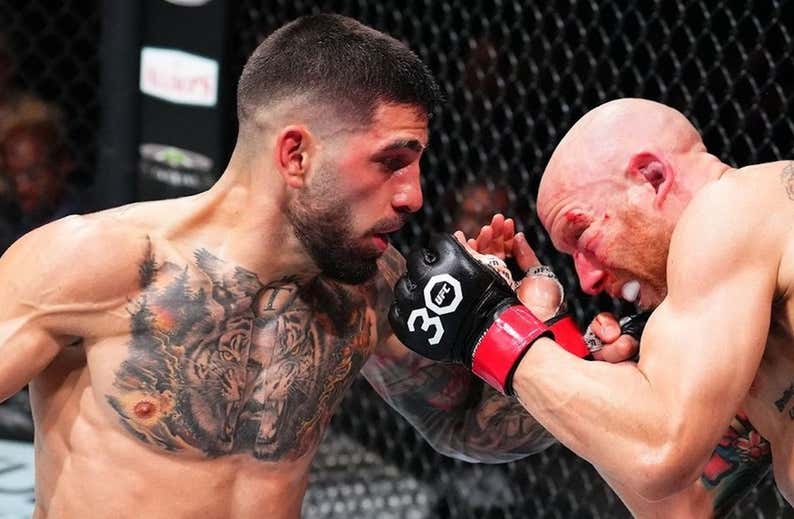 Ilia Topuria maravilla a la UFC con unas cartulinas nunca vistas