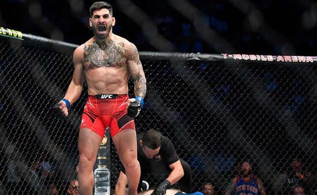Ilia Topuria celebra su victoria sobre Jai Herbert. UFC