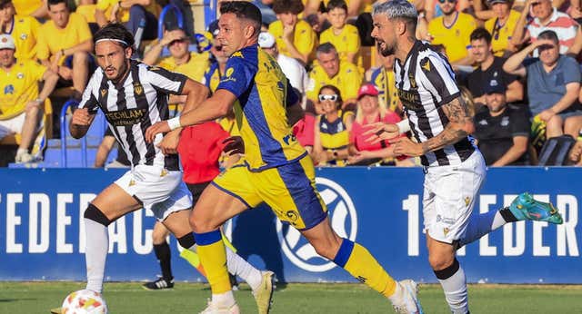 La Primera RFEF se dividirá entre norte y sur