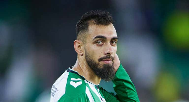 Borja Iglesias durante un partido con el Betis.