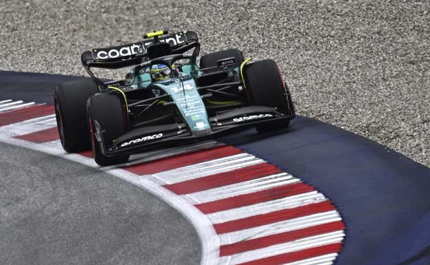 Fernando Alonso, al borde de los límites de pista en el GP de Austria en la curva 4.  Reuters