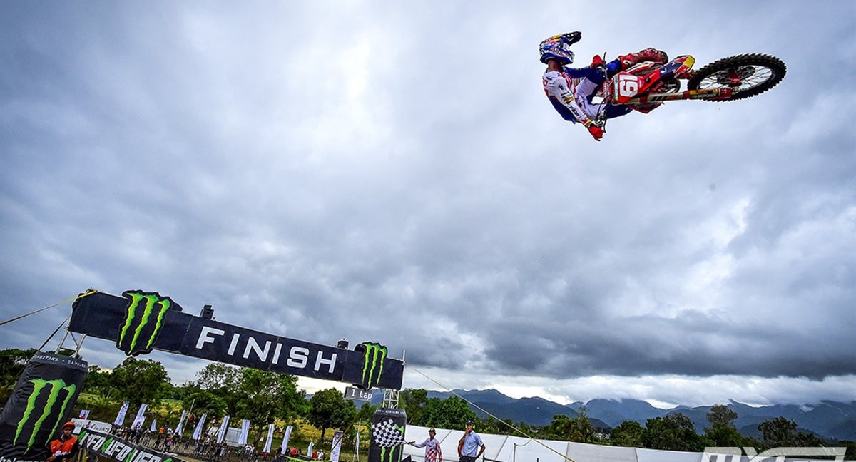 Jorge Prado tras conseguir la victoria en la primera manga de Lombok.