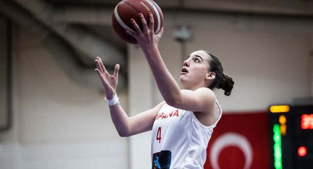 Iyana Martín, la nueva joya del baloncesto: «Me encantaría jugar en España o Europa, no me llama tanto EE. UU.»