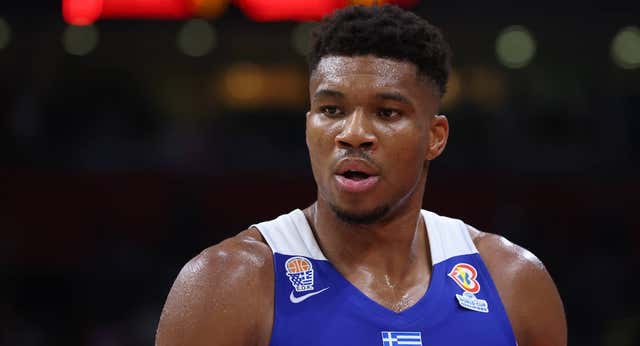 Alarma en Grecia tras la operación de Giannis Antetokounmpo, que puede dejarle fuera del Mundial