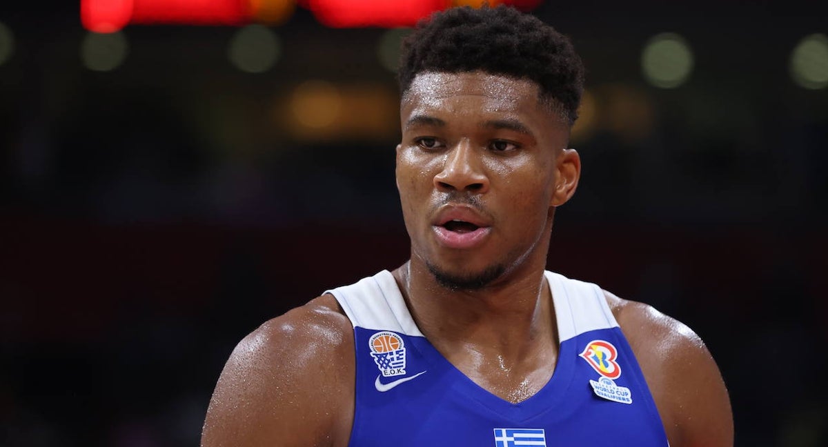 Giannis Antetokounmpo con la camiseta de Grecia en el Mundial de China.