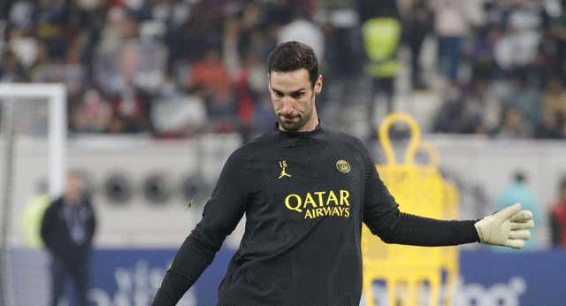 Así está saliendo del túnel Sergio Rico: pequeños pasos en la habitación… y charlas de fútbol