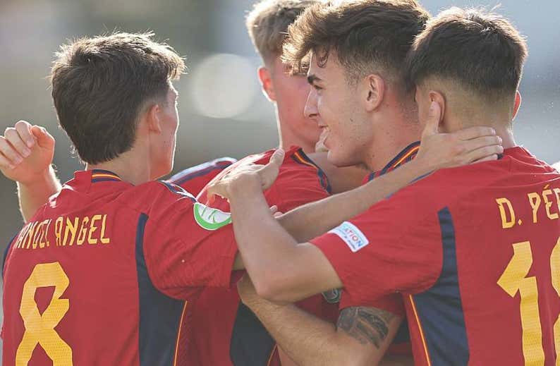 La Sub-19 destroza a Grecia y presenta su candidatura al título