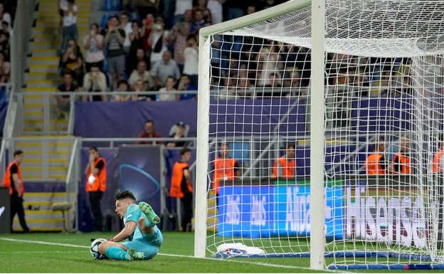 Trafford para el penalti de Abel Ruiz.  GETTY