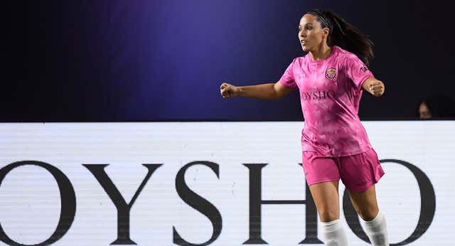 ¿Qué hay detrás del «pelotazo» que quiere dar Ibai en el fútbol femenino?: «Mapi cobra lo mismo en Porcinas que en la Liga F»