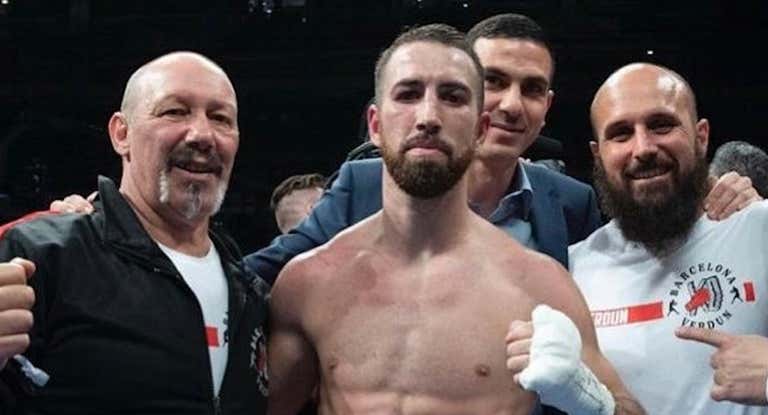 Sandor Martín y su equipo tras un combate.