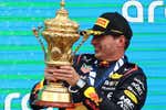 Max Verstappen reta a la F1 y atiza a Checo Pérez: «Puedo pelear por el Mundial de equipos yo solo»