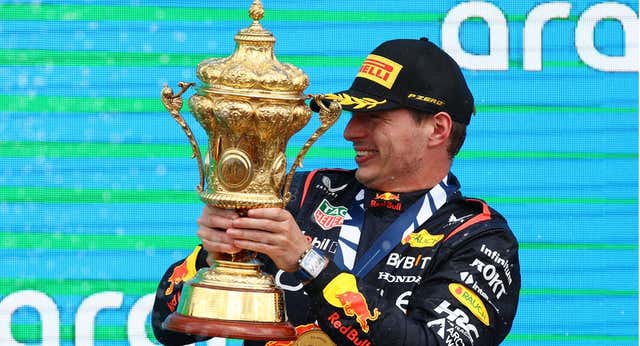 Max Verstappen reta a la F1 y atiza a Checo Pérez: «Puedo pelear por el Mundial de equipos yo solo»