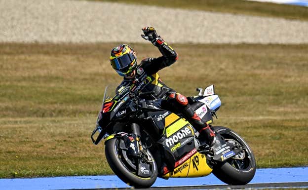 Marco Bezzecchi celebra su victoria en la Sprint del GP de Países Bajos 2023.  EP