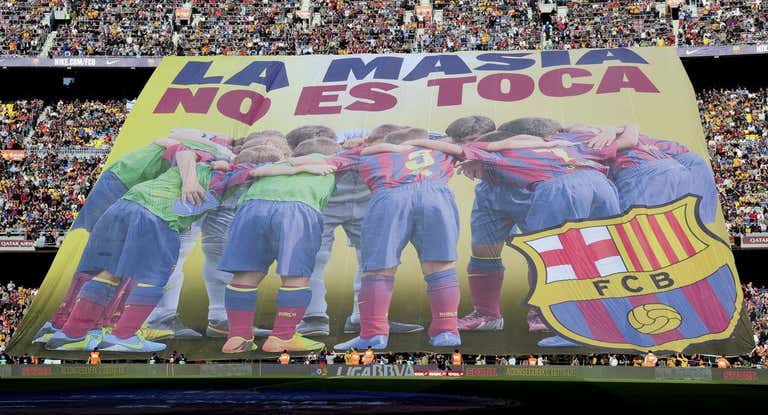 La lona que se desplegó en el Camp Nou antes de un partido en 2014.