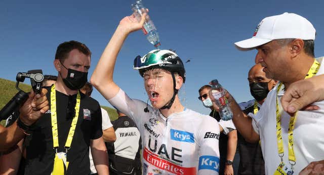 Pogacar se rodea de 14 españoles para ganar el Tour de Francia: el exmasajista de Pantani, cuatro profesores, ‘El Kapo’…