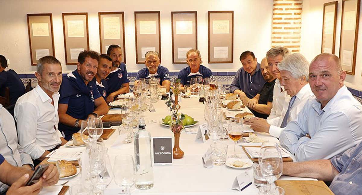 Andrea Berta tenía enfrente a Cerezo y Simeone, a Gil Marín en el restaurante José María.