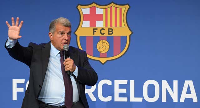 Laporta apunta alto: quiere ser candidato a la Champions, promete más fichajes y ‘renueva’ a Xavi’