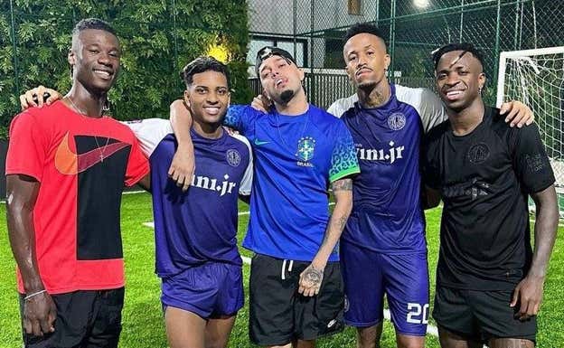 Camavinga, Rodrygo, Militao y Vinicius en casa de este último en Rio.