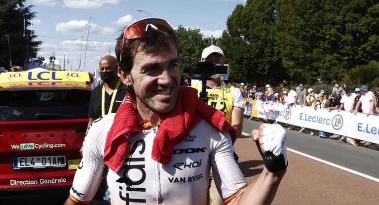 Ion Izagirre, tras ganar la duodécima etapa del Tour.