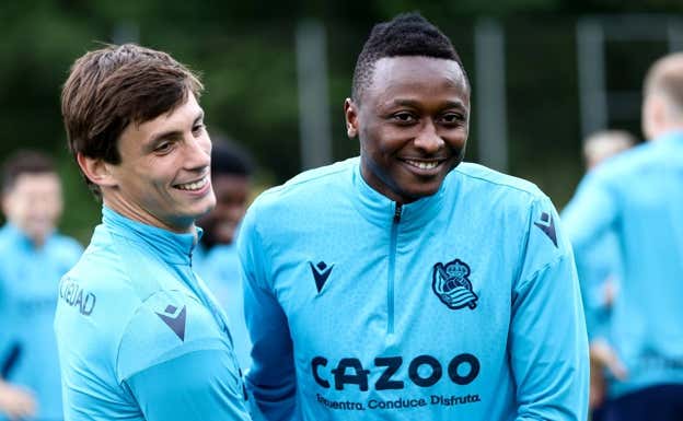 Umar Sadiq, en su vuelta a los entrenamientos con la Real Sociedad. Archivo