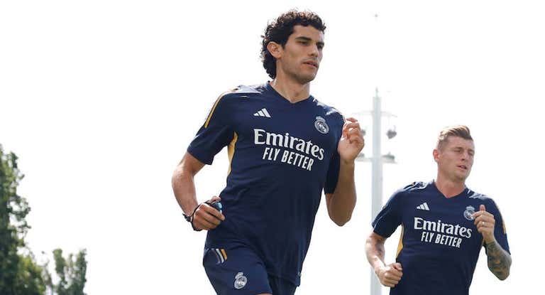 Vallejo, junto a Kroos, durante la pretemporada.