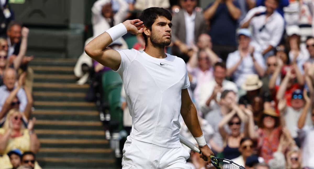 Carlos Alcaraz, durante la final de Wimbledon 2023 ante Novak Djokovic. /EFE/EPA/TOLGA AKMEN