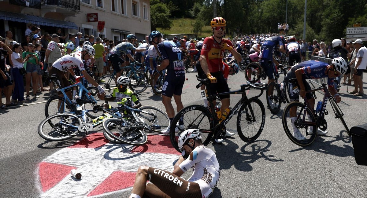 Una caída múltiple condiciona el Tour.