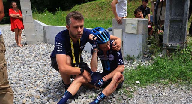 Detrás del aluvión de caídas del Tour: aficionados temerarios, fatiga y perder «el estado de alerta»
