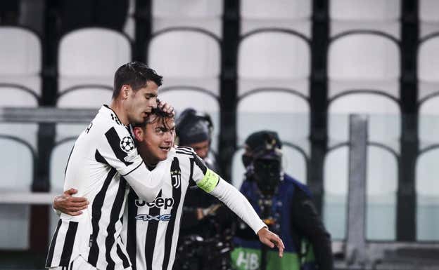 Morata y Dybala celebran un gol en el Stadium.  AFP