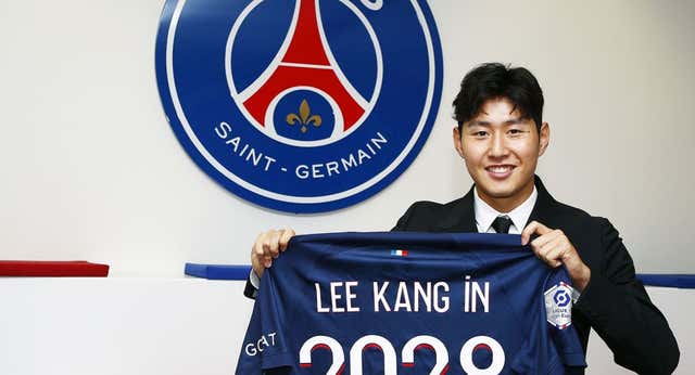El fútbol salva de la mili al soldado Kang-In Lee