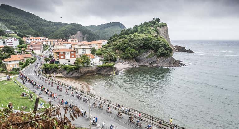 El pelotón del Tour de Francia, en Vizcaya.