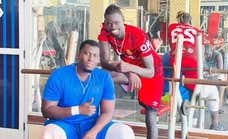 Pathé Ciss se pone a punto en Senegal... ¡con la camiseta del Mallorca!