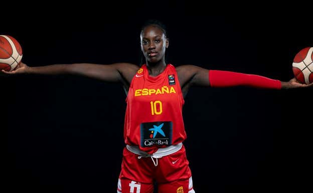 Awa Fam durante la sesión de FIBA previa al Mundial sub19  FIBA
