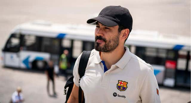 El Barça ya está en Los Ángeles y Alasni tiene el autógrafo con el que soñaba
