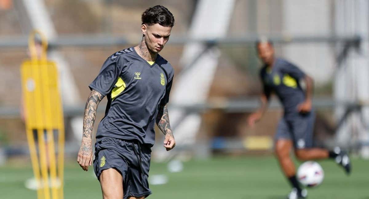 Joel Domínguez en un entrenamiento con Las Palmas. /UD LAS PALMAS