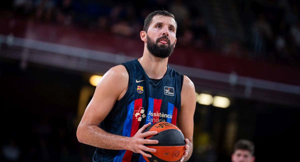 Nikola Mirotic, en un partido con el Barça.