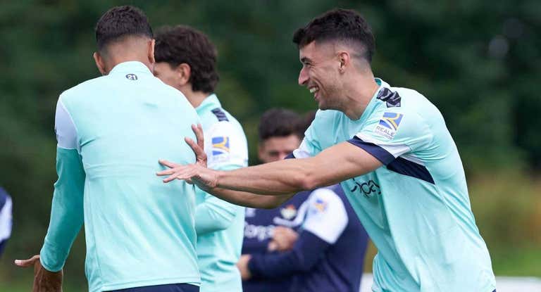 Marc Roca, durante un entrenamiento en la concentración en Inglaterra.