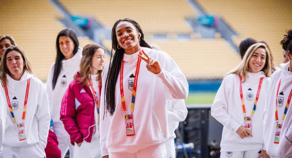 Salma Paralluelo durante la visita de España al Sky Stadium, el estadio en el que debutarán mañana. /@SEFutbolFem