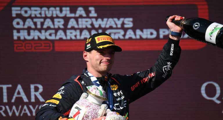 Max Verstappen celebra su triunfo en el último GP de Hungría.
