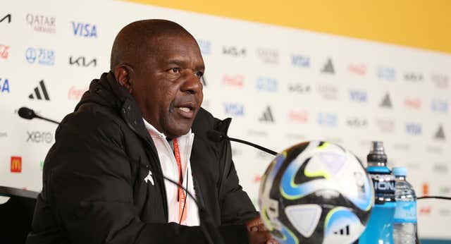 Tensión entre el técnico de Zambia, acusado de abusos sexuales, y la prensa española