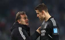 Bronca del entrenador de porteros, Luis Llopis, a Andrey Lunin en UCLA