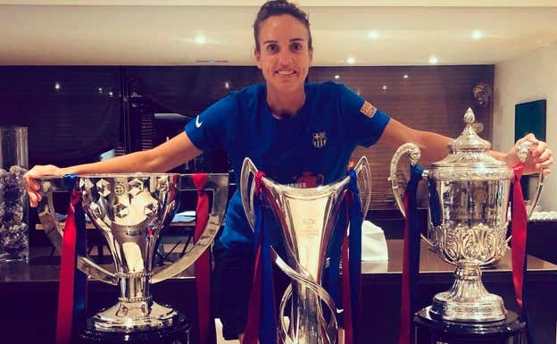 Melanie Serrano con el triplete del Barça.  MELANIE SERRANO