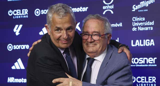 Una rueda de prensa para explicar Osasuna: “Lloro bastante, aunque tenga la imagen de hijo de puta”