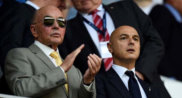 El propietario del Tottenham se entrega a las autoridades de Estados Unidos tras ser acusado de fraude y dar información privilegiada