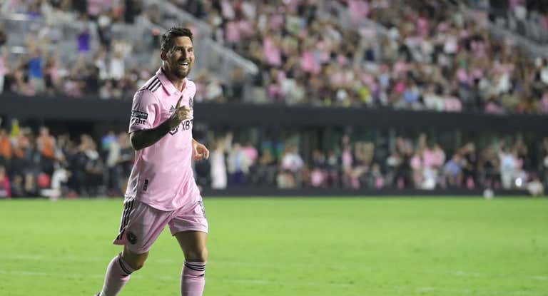 Messi celebra el primer gol de Inter Miami.