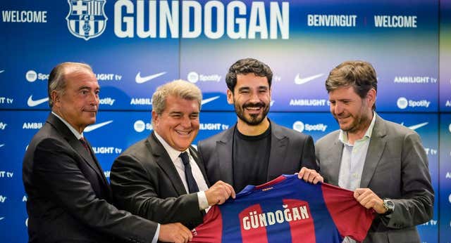 Todavía no están inscritos en LaLiga Gundogan, Bellerín… ¿por qué hacen esto los clubes?