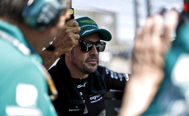 Fernando Alonso, en la parrilla del GP de Hungría.  Aston Martin